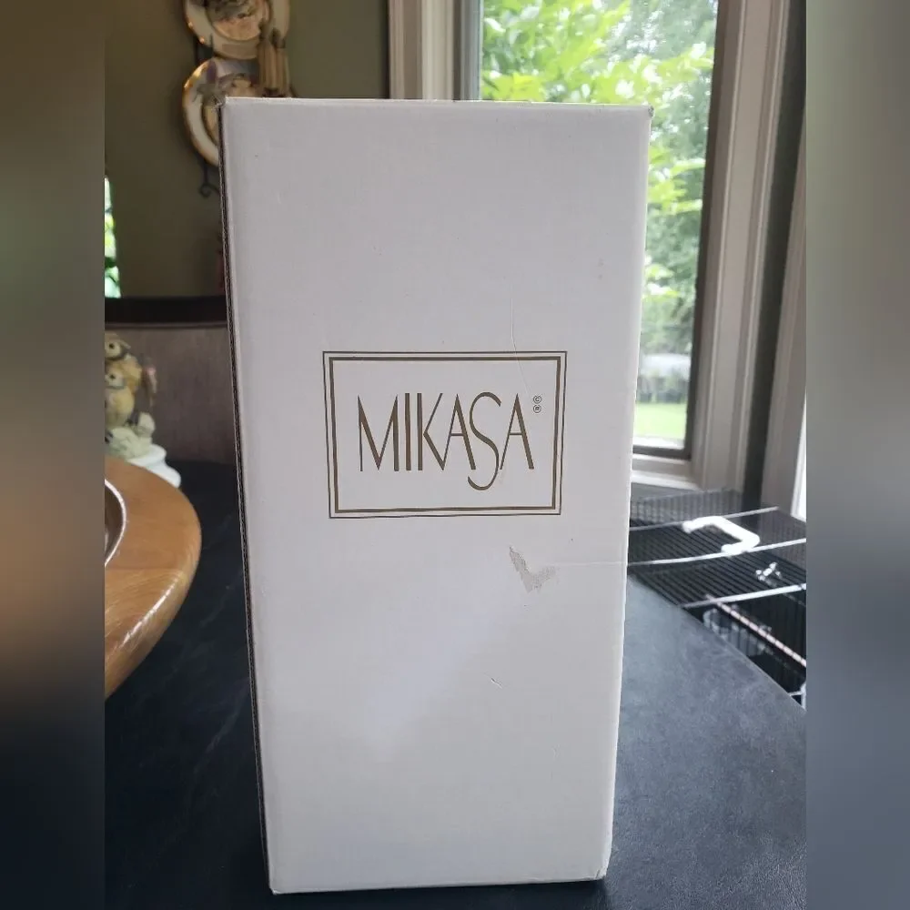 NIB Mikasa Jamestown Gold Bud Vase